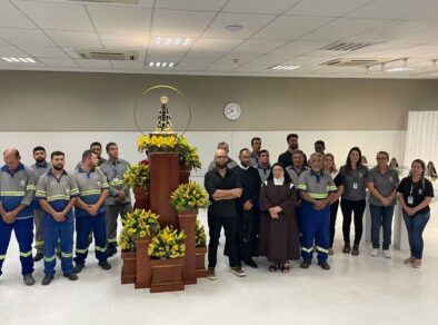 Novos mantos de Nossa Senhora Aparecida são entregues