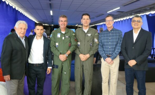 Nicolau Sarkis, presidente do Poliedro Educação, recebe homenagem