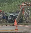 Duas pessoas ficam feridas após carro bater em poste em São…