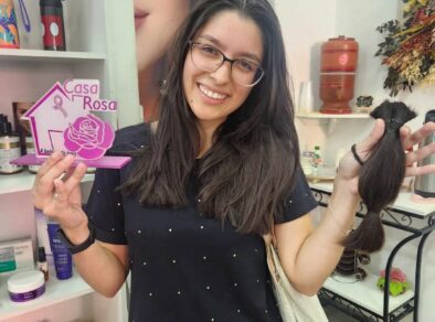 Outubro Rosa: salão de beleza em São José realiza corte solidário para doação de cabelo