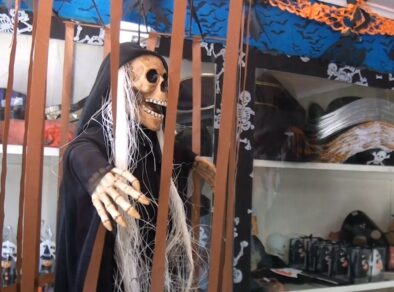 Halloween movimenta o comércio de decorações, fantasias e doces da região