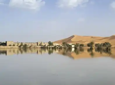 Deserto do Saara fica alagado após tempestades
