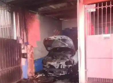 Homem ateia fogo em carro de companheira após discussão