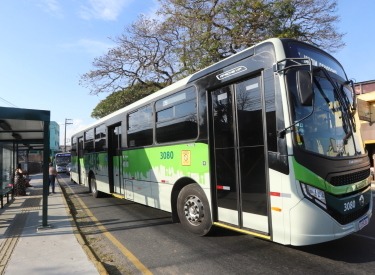 Falta de pagamento da PLR causa greve de ônibus em Jacareí