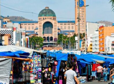 Feira livre de Aparecida é desmontada após decisão judicial