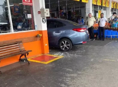 Idoso que invadiu supermercado com carro terá que arcar com despesas de reforma