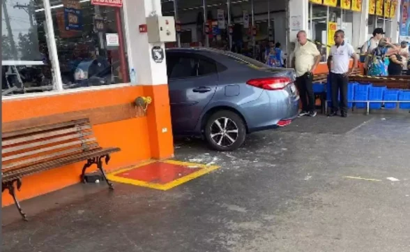 Idoso que invadiu supermercado com carro terá que arcar com despesas de reforma