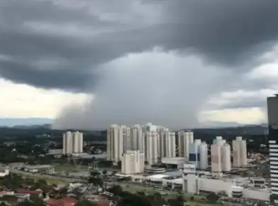 Frente fria traz chuva e queda da temperatura em São José e região