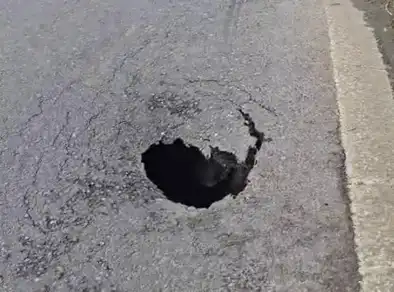 Buraco abre na SP-50 em Monteiro Lobato e assusta motoristas