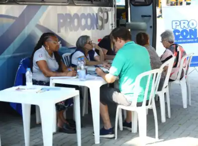 Procon faz blitz pra orientar consumidores sobre Black Friday