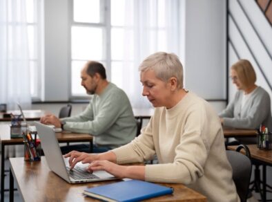 Número de trabalhadores com mais de 60 anos quase dobra no Brasil