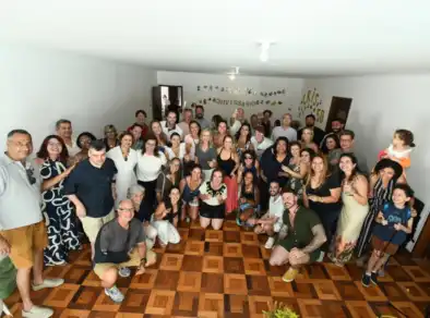 Cristina Carvalho Celebra 50 Anos em Festa Retrô Inesquecível