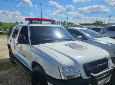 PM apreende viaturas falsas usadas para gravação de série em Tremembé