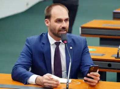 Câmara de São José rejeita Título de Cidadão Joseense para Eduardo Bolsonaro