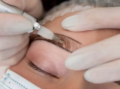 Micropigmentação pode oferecer riscos para os olhos, oftalmologista explica