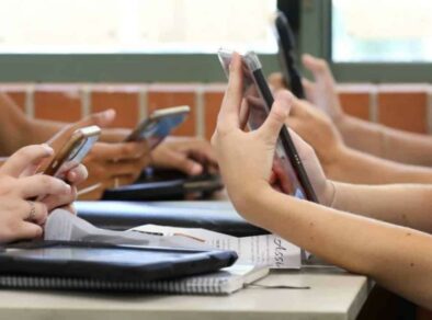 Lei que proíbe o uso de celulares na escola é aprovada pela Alesp