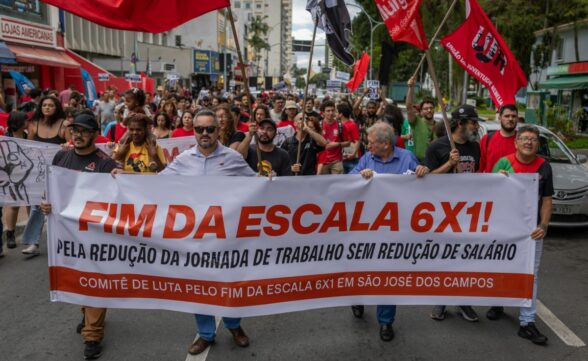 Manifestação pelo fim da escala 6×1 aconteceu nesta sexta (15), em São José dos Campos