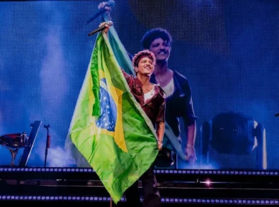 Bruno Mars posta vídeo em homenagem ao Brasil