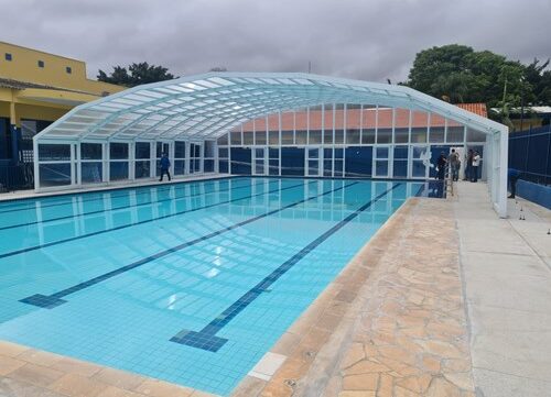 Piscina com cobertura retrátil é aberta nesta sexta (15) no Jd. Morumbi