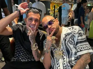 Neymar e Zé Felipe já usaram corrente de MC Paiva apreendida pela PF