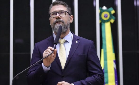 Deputado sugere acabar com feriados no Brasil