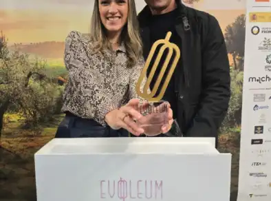 Essenza Vinículo Boutique recebe troféu do Evooleum Awardas 2024 em Madri