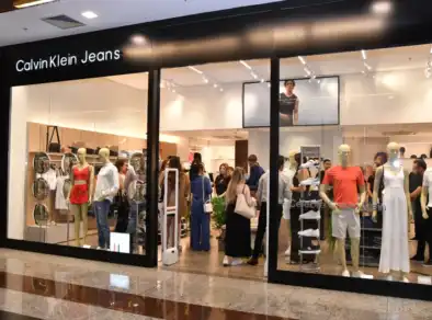 Calvin Klein comemora 1 ano em São José dos Campos