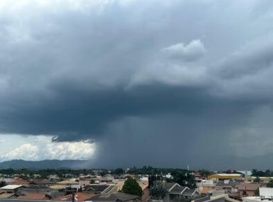 Inmet faz alerta para chuvas intensas e ventos de até 100 km/h no Vale do Paraíba