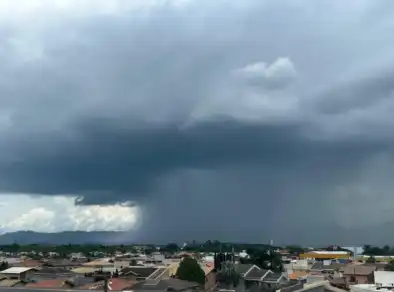 Inmet faz alerta para chuvas intensas e ventos de até 100 km/h no Vale do Paraíba