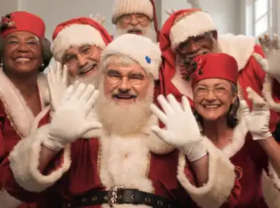 Tecnologia a serviço do Natal: campanha usa inteligência artificial para simular videochamada com o Papai e a Mamãe Noel