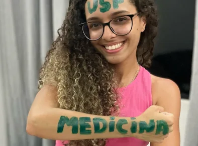 Moradora de São Sebastião é aprovada em Medicina USP e emociona os pais com a notícia