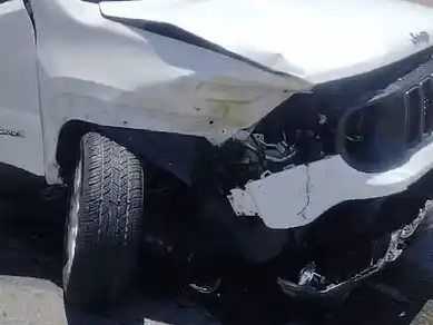 Carros colidem na Zona Leste de São José