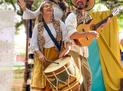 Espetáculo “O Pássaro e a Saudade” traz a riqueza da cultura valeparaibana ao falar sobre emoções diversas Cia. do Capim