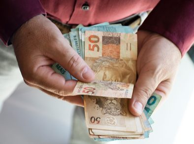 Reajuste do INSS: aposentadorias terão aumento de 4,77%