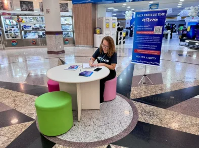 Empresa de atendimento ao cliente tem 100 vagas de emprego abertas