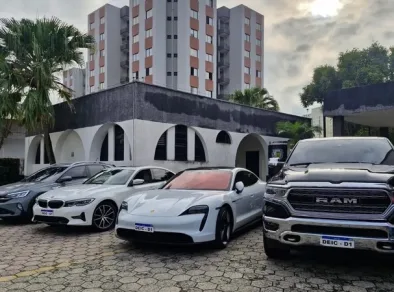 Operação policial apreende carros de luxo e bloqueia mais de R$ 27 mi em bens