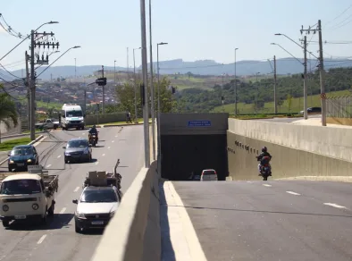 Prefeitura inicia manutenção em túnel na zona leste de São José