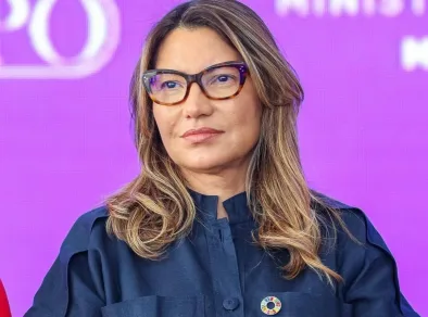 Presidência paga ao menos R$ 24 mil para Janja levar assessores a Roma