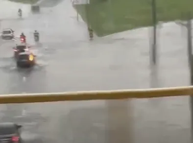 Entrada do Vista Verde fica alagada por causa das fortes chuvas em São José