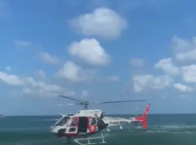 Turista é resgatado por helicóptero Águia na Praia do Tenório em Ubatuba