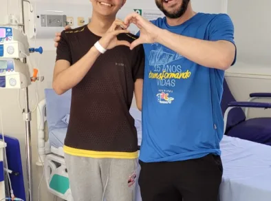 Jornalista Evaristo Costa visita o Hospital GACC em São José