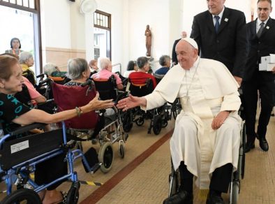 Papa Francisco é internado em Roma