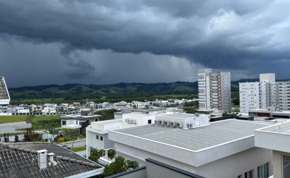 Alerta de chuvas intensas com ventos de até 60 km/h é emitido para o Vale, Serra e Litoral Norte