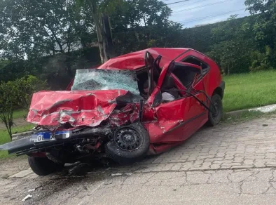 Acidente entre carro e ônibus deixa homem morto na SP-55 em Caraguatatuba