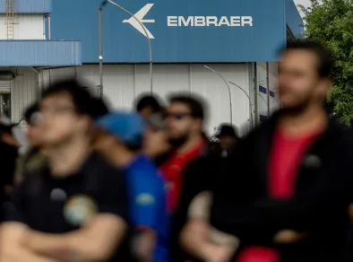 Embraer cede e colaboradores não voltarão ao presencial até 2026