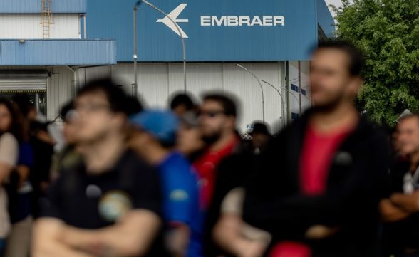 Embraer cede e colaboradores não voltarão ao presencial até 2026