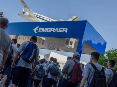 Os trabalhadores da Embraer não aceitam a volta ao trabalho presencial e devem se reunir em assembleia amanhã