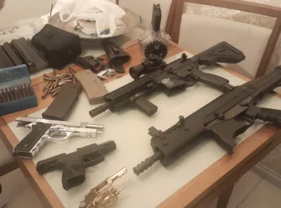 Arsenal em cofre: homem é preso com diversas armas em SJCAMPOS