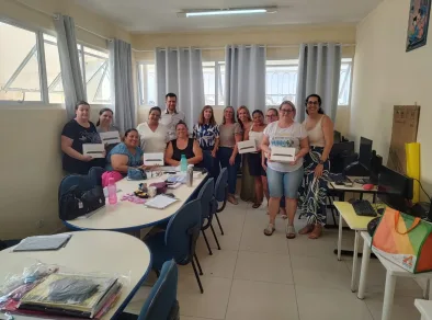 Paraibuna disponibiliza tablets para professores da rede municipal