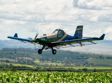 Embraer expõe avião agrícola Ipanema 203 em evento no Mato Grosso